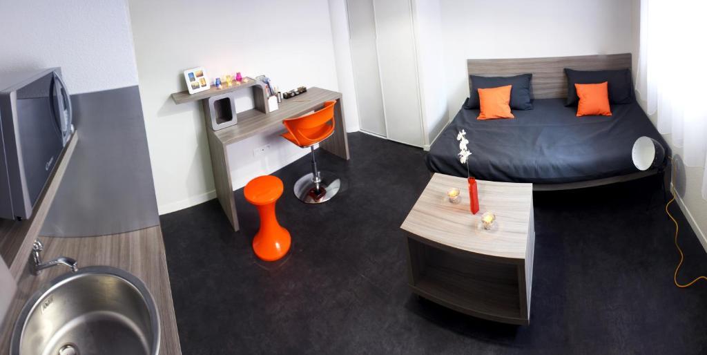 Uxco Omega Rouen Apartment Стая снимка